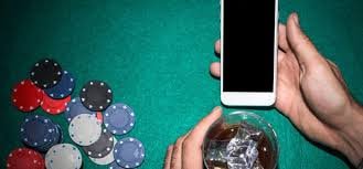 Filipino player accessing nustargane casino on a mobile phone